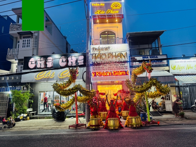 Múa lân khai trương